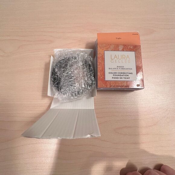 Laura Geller Baked Balance-n-Brighten Color Correcting Foundation - Picture 3 of 12